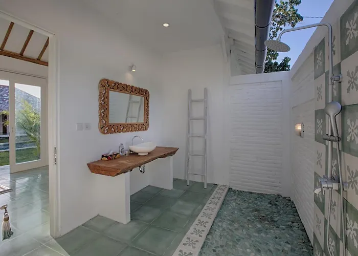 Indigo & Maiko - Bingin Villa Uluwatu (Bali)